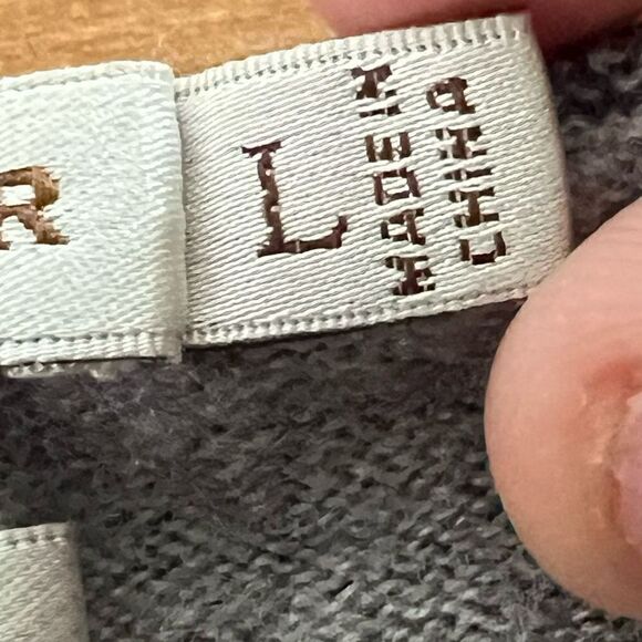 Peter Millar, 100% merino wool, long sleeve, V-neck, pull over sweater, size lar - Picture 5 of 7